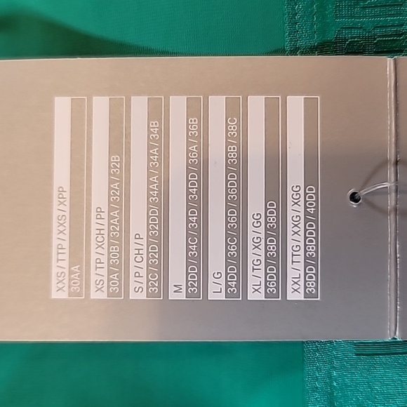 0728. NWTs ~ Under Armour ~ Low Impact ~ Yoga- Pilates-Hiking ~ Removable Pads~ - Picture 5 of 11